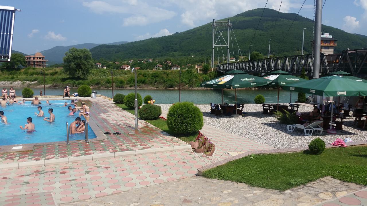 Pansion Basa Hotel Ustikolina Exterior photo