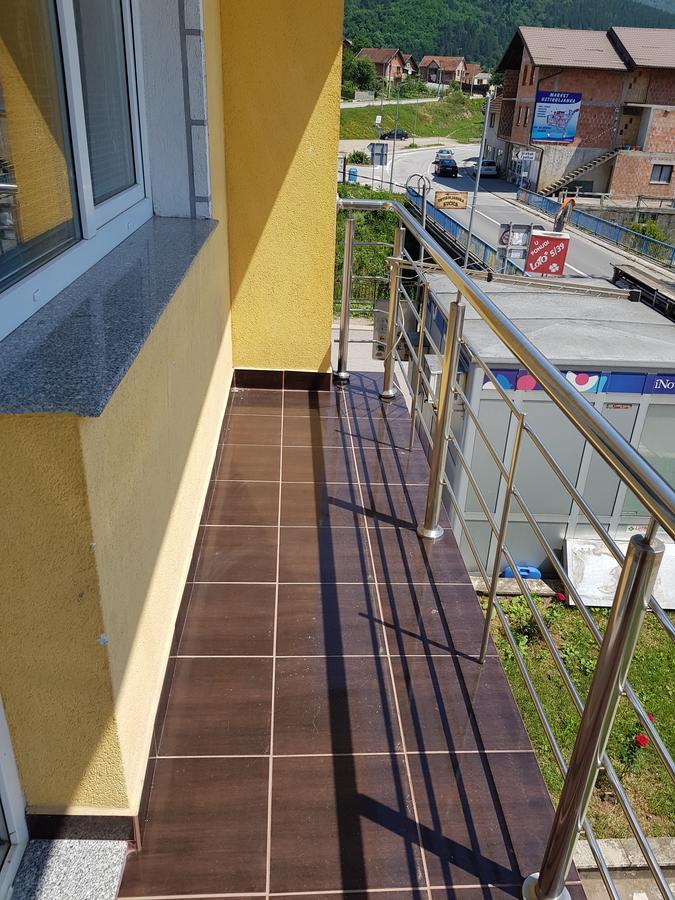 Pansion Basa Hotel Ustikolina Exterior photo