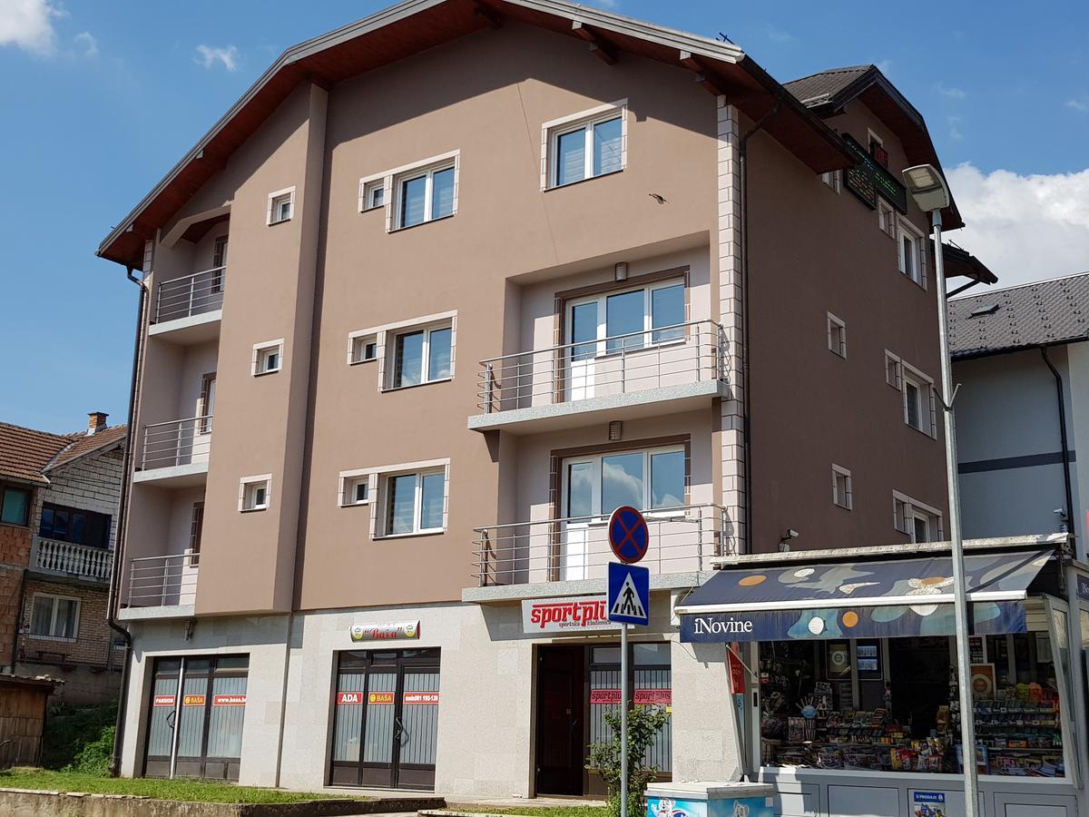 Pansion Basa Hotel Ustikolina Exterior photo